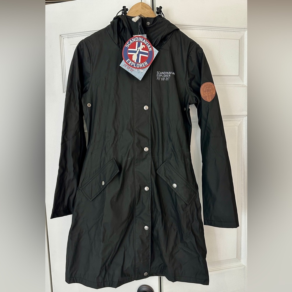 Scandinavian Explorer raincoat. Norwegian Design. Size XS. New with tags. 🇳🇴